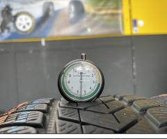 4 Gomme 235/65 R17 Pirelli Invernali 80% residui