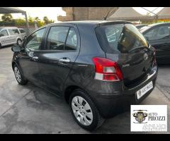 TOYOTA YARIS 1.3 Benz Cambio automatico 2011 - 6