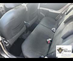 TOYOTA YARIS 1.3 Benz Cambio automatico 2011 - 7