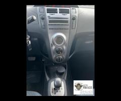 TOYOTA YARIS 1.3 Benz Cambio automatico 2011 - 10