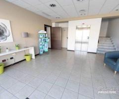 Ufficio 8 vani Valcorrente con tre posti auto