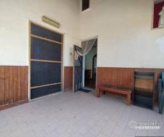 Appartamento 3 vani con Cortile Augusta zona mare