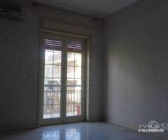 Ampio Appartamento 4 vani Catania Zona San Giovani - 19