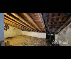 Palazzetto su 4 livelli con locale commerciale - 26