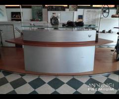 Bancone Da Ingresso - Autosalone Lancia In Legno