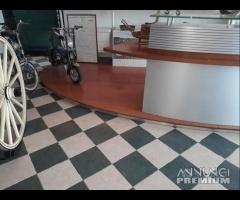 Bancone Da Ingresso - Autosalone Lancia In Legno - 11