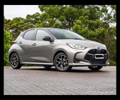 PORTA ANTERIORE POSTERIORE TOYOTA YARIS 2022 2023