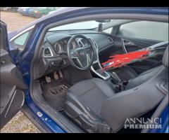 Opel Astra GTC 2013 A17DTS Demolita - Per Ricambi - 9