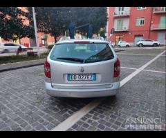 Renault Laguna 1.9 dCi/130CV Grandtour Dynamique - 6