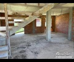 Ampia Villa con giardino divisibile in due duplex