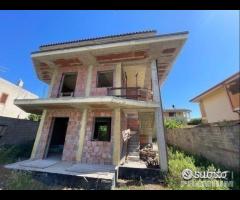Ampia Villa con giardino divisibile in due duplex - 8