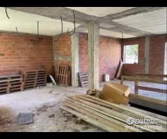 Ampia Villa con giardino divisibile in due duplex - 12