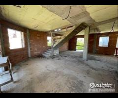 Ampia Villa con giardino divisibile in due duplex - 13