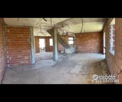 Ampia Villa con giardino divisibile in due duplex - 14