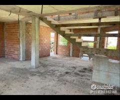 Ampia Villa con giardino divisibile in due duplex - 15