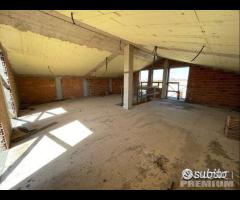 Ampia Villa con giardino divisibile in due duplex - 16