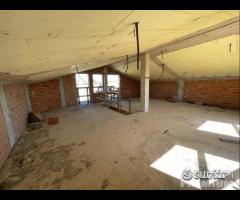 Ampia Villa con giardino divisibile in due duplex - 17