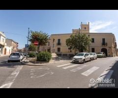 Signorile palazzotto storico con cortile carrabile