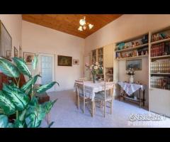 Signorile palazzotto storico con cortile carrabile - 8