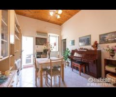 Signorile palazzotto storico con cortile carrabile - 9