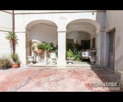 Signorile palazzotto storico con cortile carrabile - 23