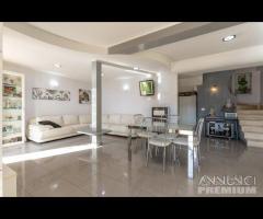 Villa Bifamiliare con Giardino e 3 posti auto