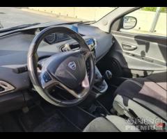 Lancia ypsilon 1.3mjt 95cv platino - 9