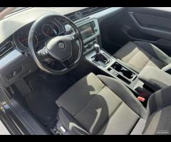 Volkswagen Passat Variant 2.0 TDI DSG Executive Bl - 16