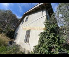 IMPERIA VILLA BIFAMIGLIARE CON TERRENO