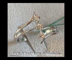 ANELLO TRILOGY ORO 18kt. CON DIAMANTI NATURALI