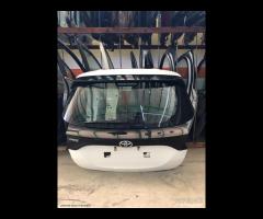 portellone baule posteriore Toyota Yaris 2023