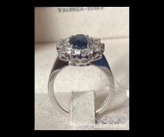 ANELLO "KATE" ORO 18kt. DIAMANTI E ZAFFIRO BLU