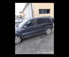 Ford Fusion 2005 1.4 TD Demolita - Per Ricambi