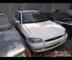 Ford Escort Station Wagon Demolita - Per Ricambi