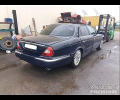 Jaguar XJ 4.0 V8 2004 Demolita - Per Ricambi