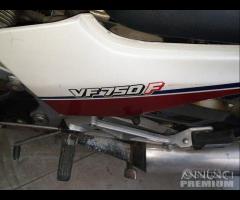 Honda V - Four 750 - VF750F Demolita - Per Ricambi - 10