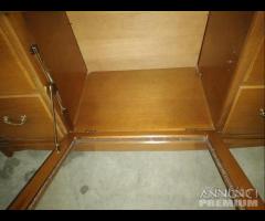 Mobiletto Basso In Legno Con Vetrina