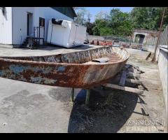 Barca Di Ferro Da Fiume Senza Motore