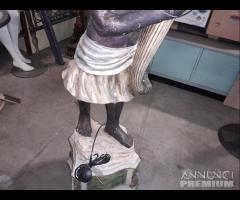 Statua Raffigurante Un Servo Di Colore
