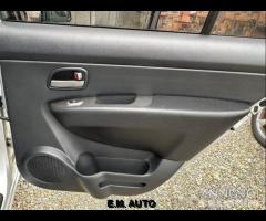 Kia Carens 2.0 CRDI 7 POSTI - 15