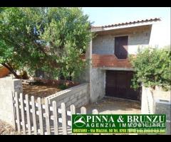 MANDRIOLA - VILLA libera 4 lati Giardino