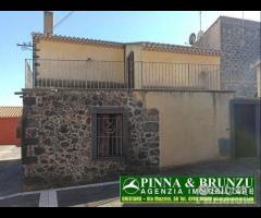NARBOLIA - CASA TIPICA del posto Pietra
