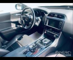 JAGUAR XE 2.0 D 180 CV aut. Prestige pelle - nav - 8