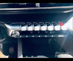 PEUGEOT 3008 BlueHDi 130 S&S Business NERA - CAR