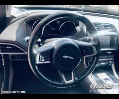 JAGUAR XE 2.0 D 180 CV aut. Prestige pelle - nav - 27