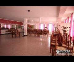 Proprietà con attivita' commerciale - 11