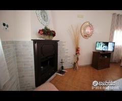 Proprietà con attivita' commerciale - 25