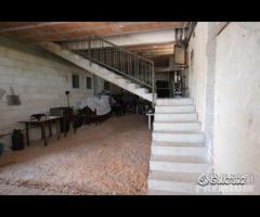 Proprietà con attivita' commerciale - 29