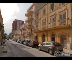 Castelvetrano, prestigioso immobile via G. Garibal - 17