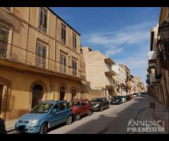 Castelvetrano, prestigioso immobile via G. Garibal - 18